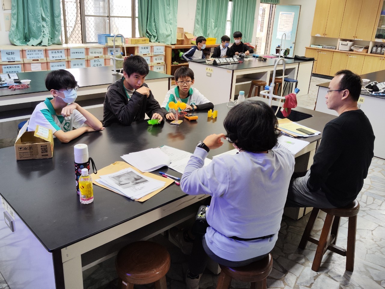 LINE_ALBUM_20250102 校內科展照片_250114_2.jpg